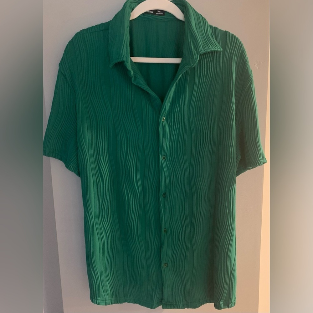 SHEIN Men’s Green Button Down Textured Collared Shirt - SZ L